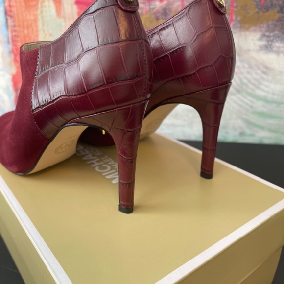 Michael Kors Sammy Ankle Boot - Picture 4 of 8